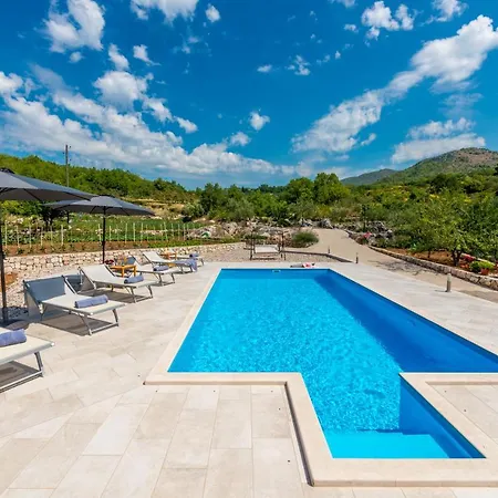 Pizzelli Villa *