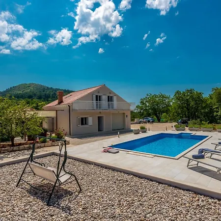 Pizzelli Villa